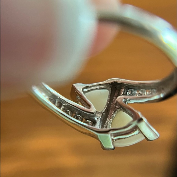 Bypass Oval 10K White Gold Ring with Accent Diamonds, size 4.5 - Picture 11 of 14